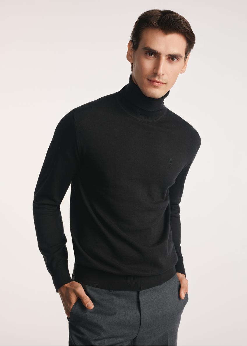 Black men's turtleneck sweater SWEMT-0095B-99(Z25), product visible from the front on the model, half of the silhouette visible.