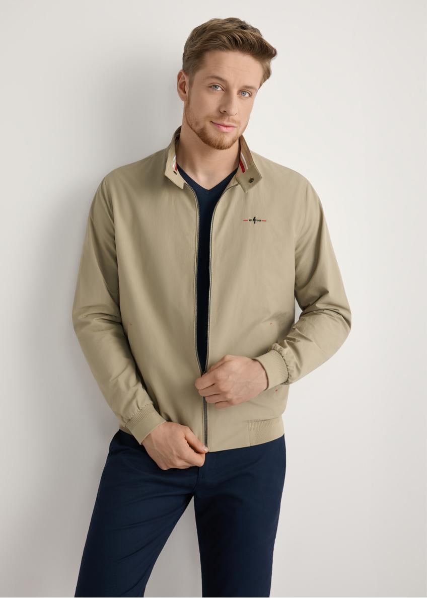 Beige men's lightweight transitional jacket KURMT-0370-1B(W26) - front product view, modeled, against a light background. Knee-length silhouette visible.