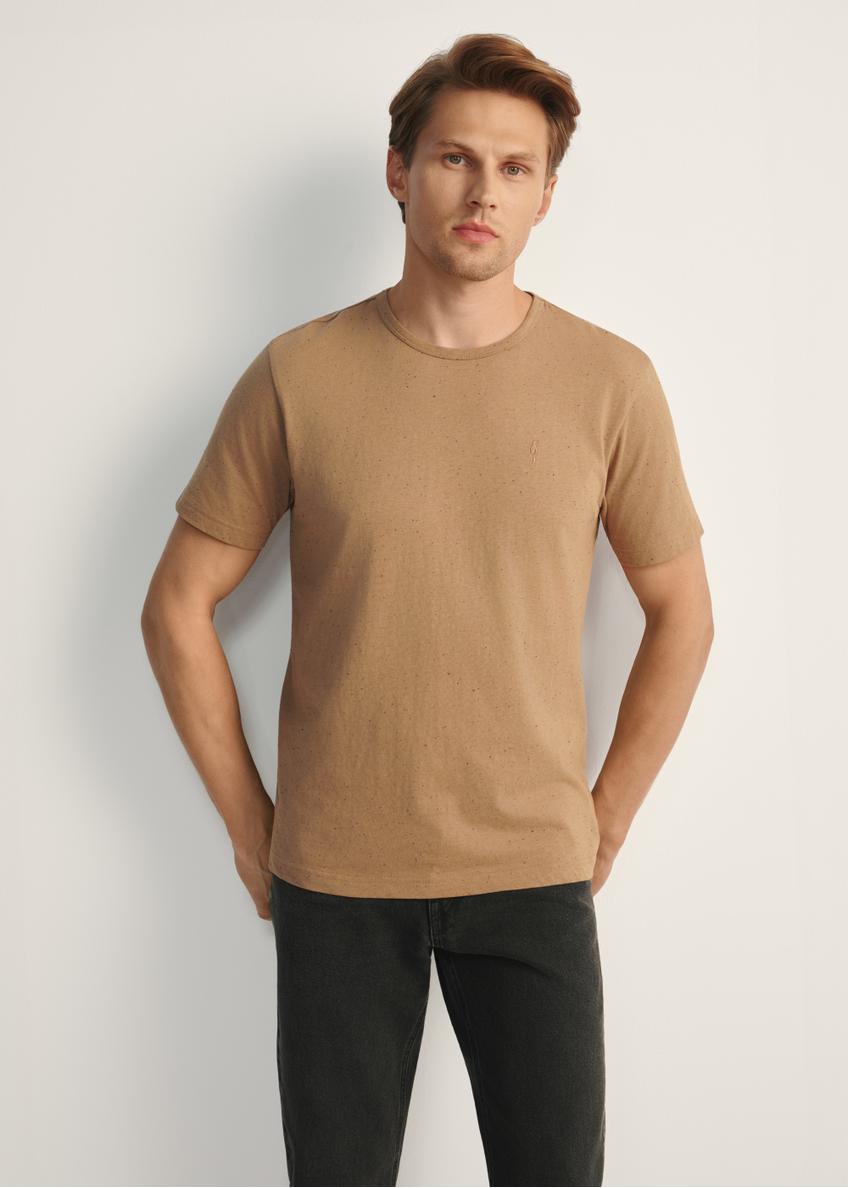 Men's camel T-shirt TSHMT-0130-24(Z25), front view of the product on the model, half of the silhouette visible.
