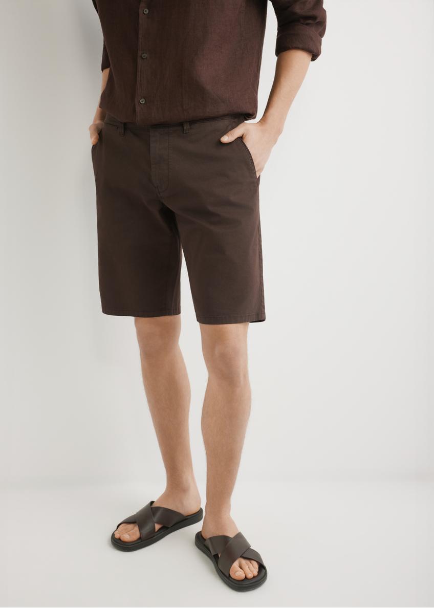 Men's brown shorts SZOMT-0029-1I(W26), front view of the product on the model. Half of the silhouette visible.