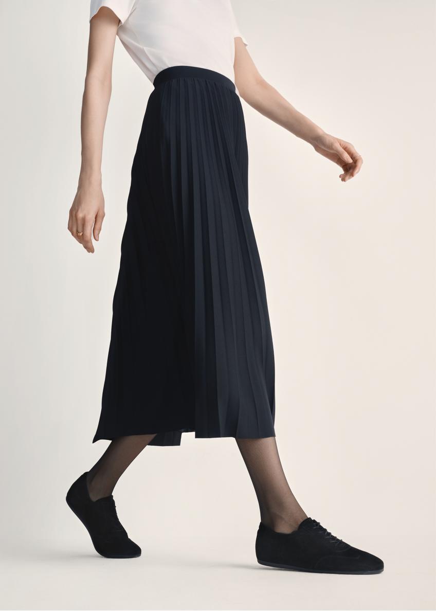 Women's leather shoes in black BUTYD-1215-99(Z25), view of the product on the model's feet against a light background.
