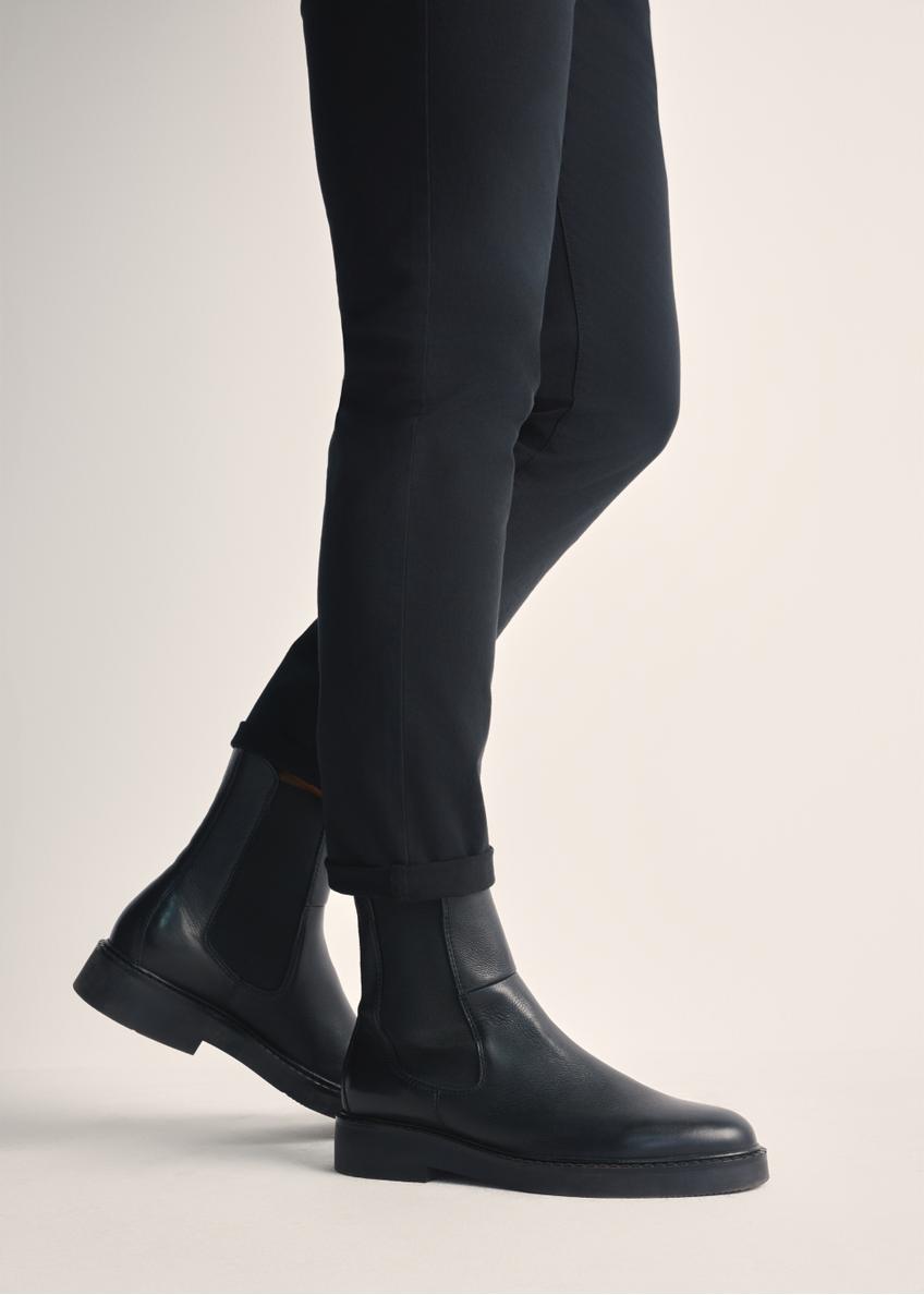 Black leather men's Chelsea boots BUTYM-0462-99(Z25), product view on model's feet against a light background.