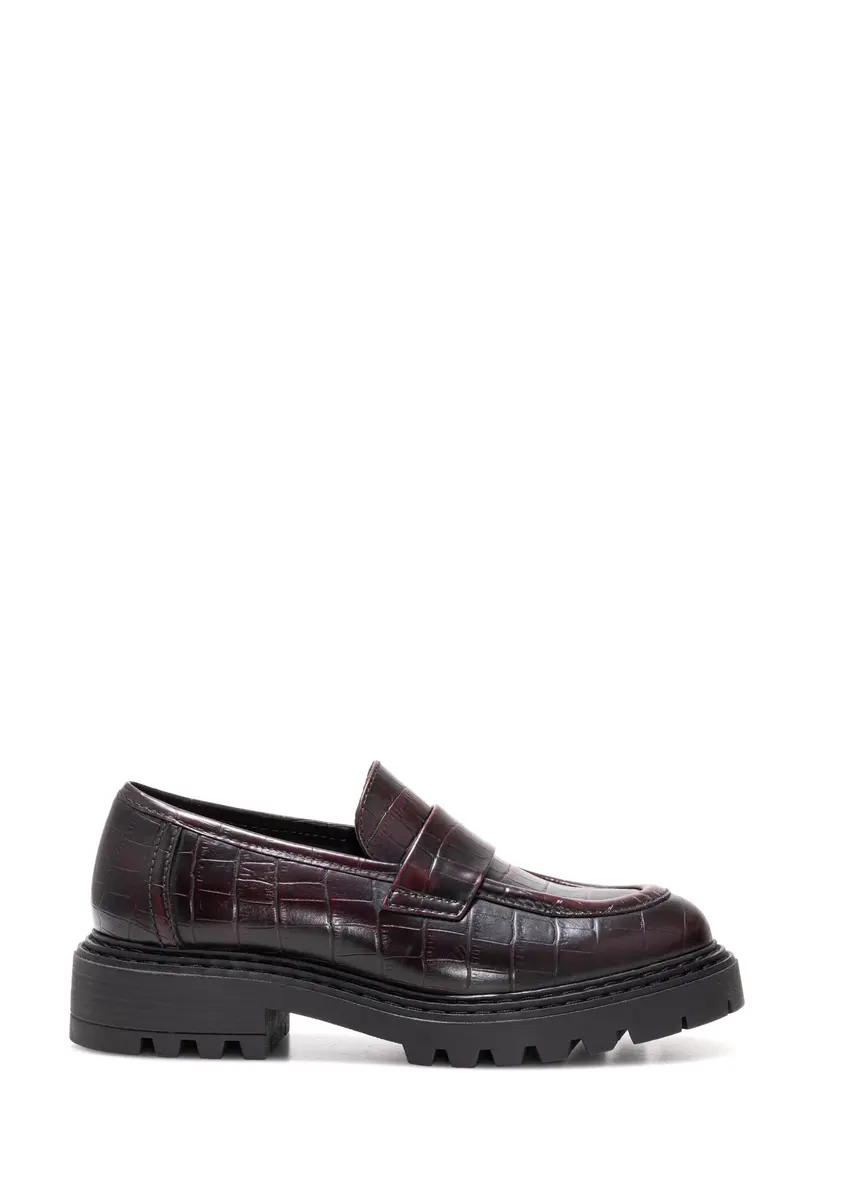 Burgundy women's croco moccasins BUTYD-1189-90(Z25), side view of the product on a white background.