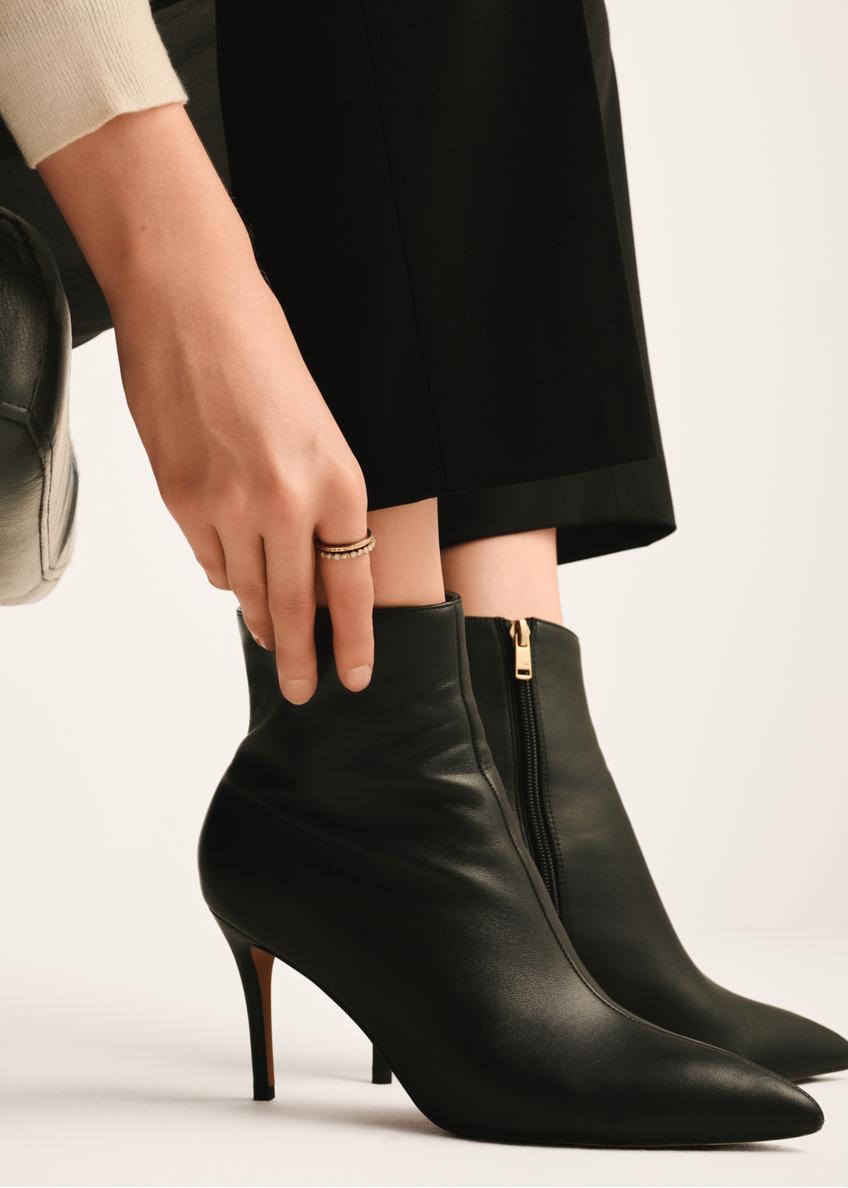 Black leather high heel ankle boots BUTYD-1122-99(Z25), product view on model's feet against a light background.