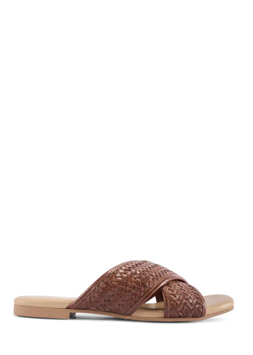 Brown women's flip-flops with braid BUTYD-1254-1H(W26)