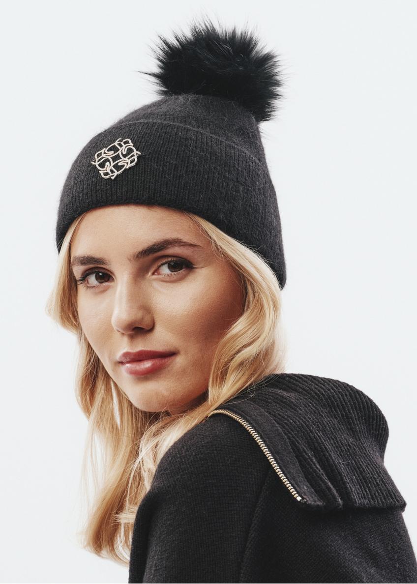 Black women's cap with pompom CZADT-0153-99(Z23)-01