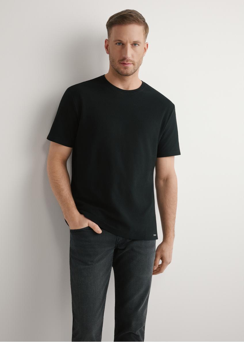 Men's black ribbed t-shirt TSHMT-0142-99(W26), front view of the product on the model. Half of the silhouette visible.