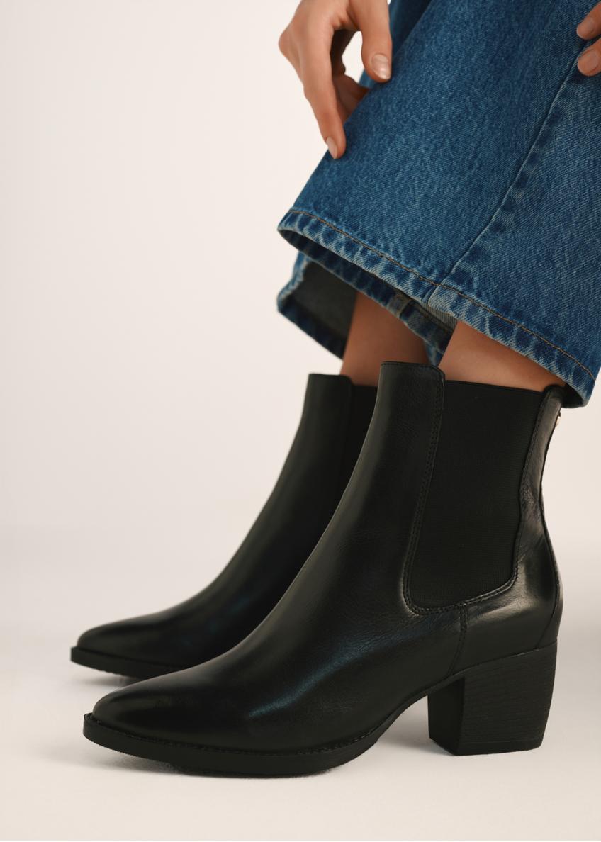 Women's leather Chelsea boots with a block heel BUTYD-1184-99(Z25), view of the product on the model's feet against a light background.