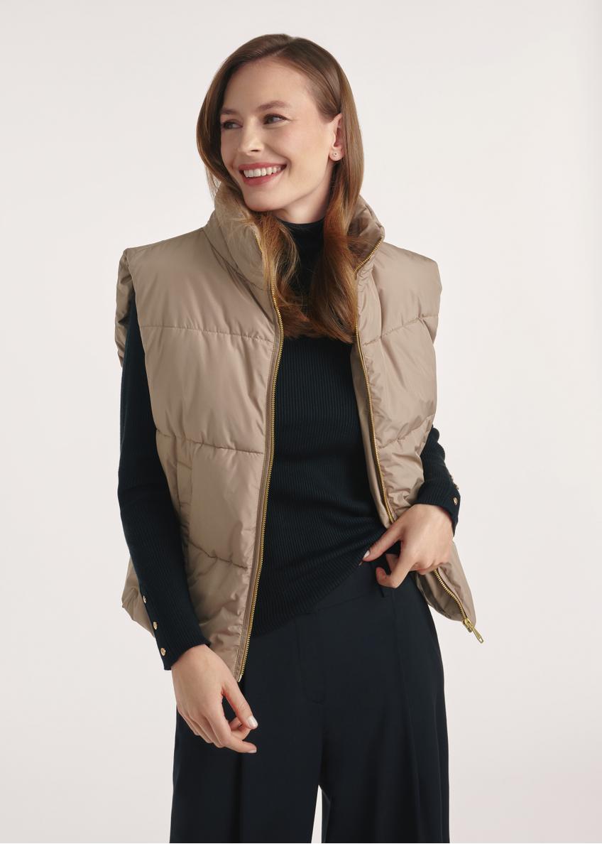 Dark beige women's vest KAMDT-0033-24(Z25), front view of the product on the model, half of the silhouette visible.