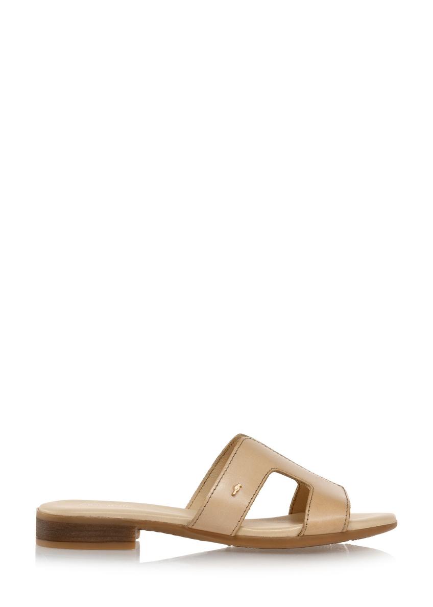 Beige leather flip-flops with a small heel BUTYD-1064-81(W24)-06