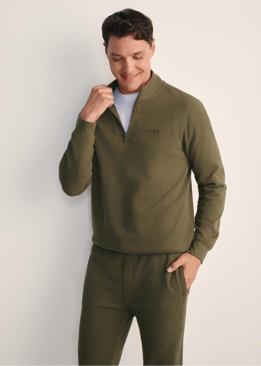 Men's khaki sweatshirt without hood BLZMT-0067-55(Z25), front view of the product on the model. Half of the silhouette visible.