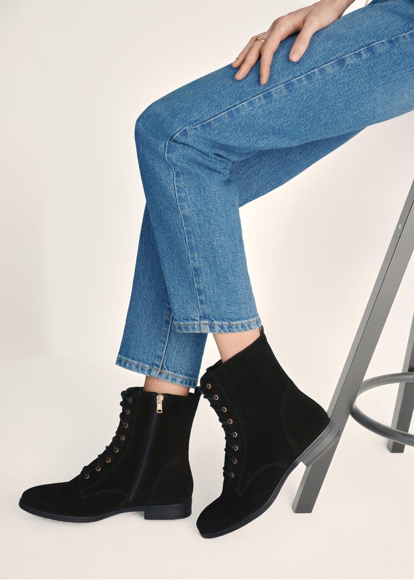 Women's suede black leather ankle boots BUTYD-1008-98(Z25), product view on model's feet against a light background.