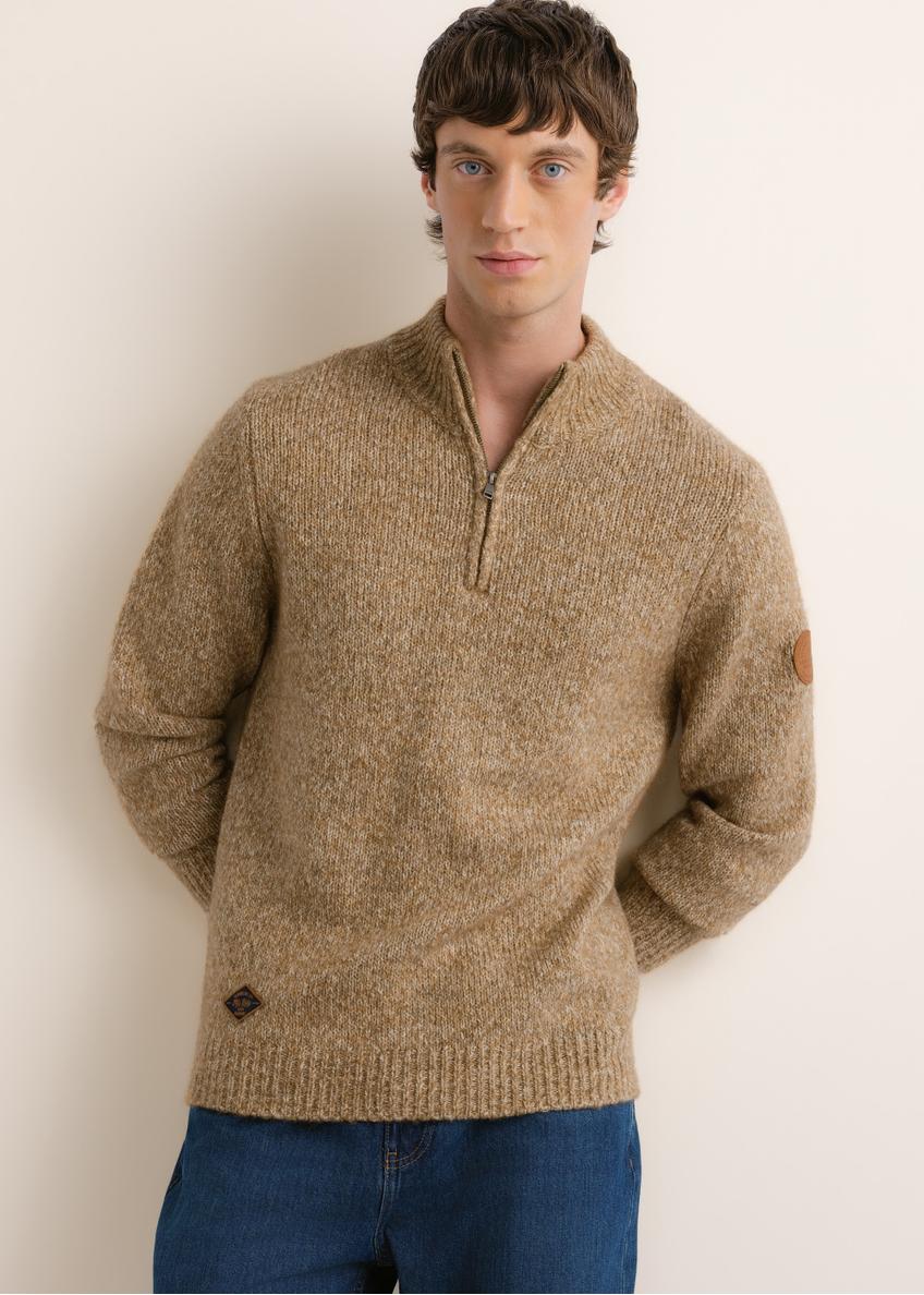 Men's camel sweater with wool SWEMT-0218-1D(Z26), front view of the product on the model. Half of the silhouette visible.