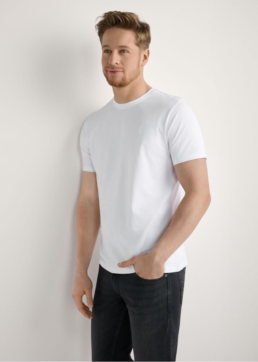 Men's white T-shirt TSHMT-0120-0A(Z26) - front view of the product on the model, half of the silhouette visible.
