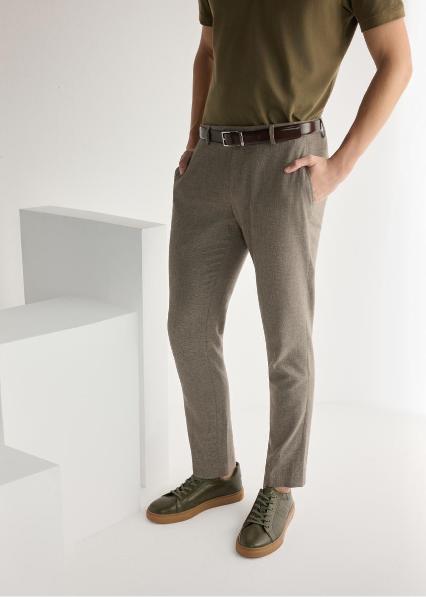 Men's khaki leather sneakers BUTYM-0486-8D(W26), front view of the product on the model's feet.