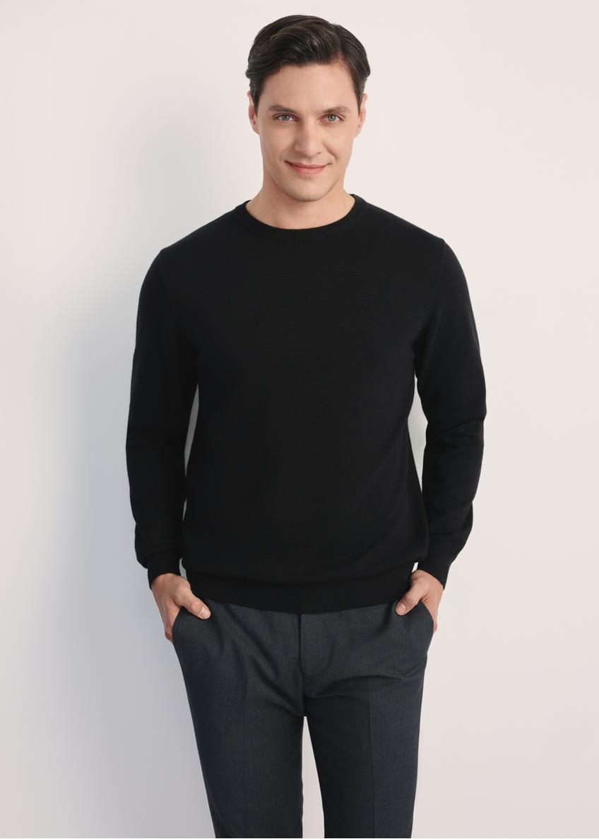Black men's basic sweater SWEMT-0114A-99(Z24), product view from the front on the model, half of the silhouette visible.
