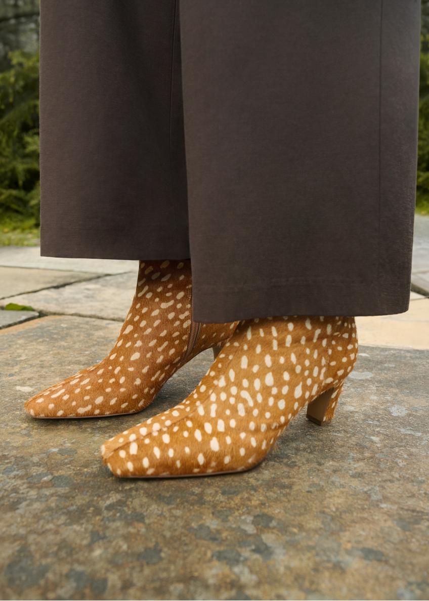 Cognac women's ankle boots with a pattern BUTYD-1302-1F(Z26)