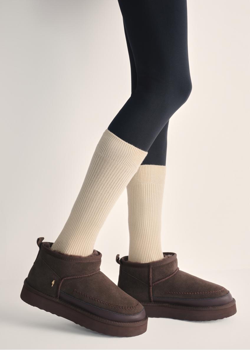 Brown women's snow boots BUTYD-1220-89(Z25), side view of the product on the model's feet.