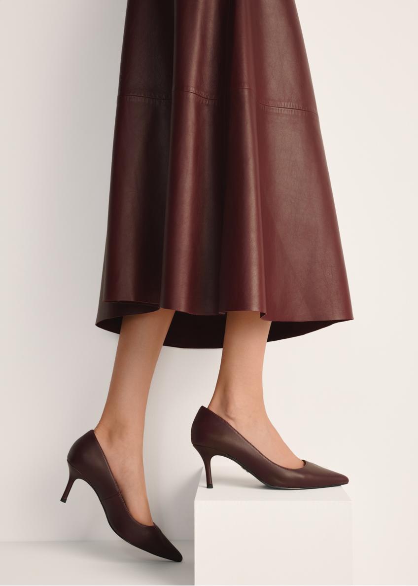 Women's burgundy leather pumps BUTYD-1031-49(Z25) - side view of the product on a white background. Half of the silhouette visible.