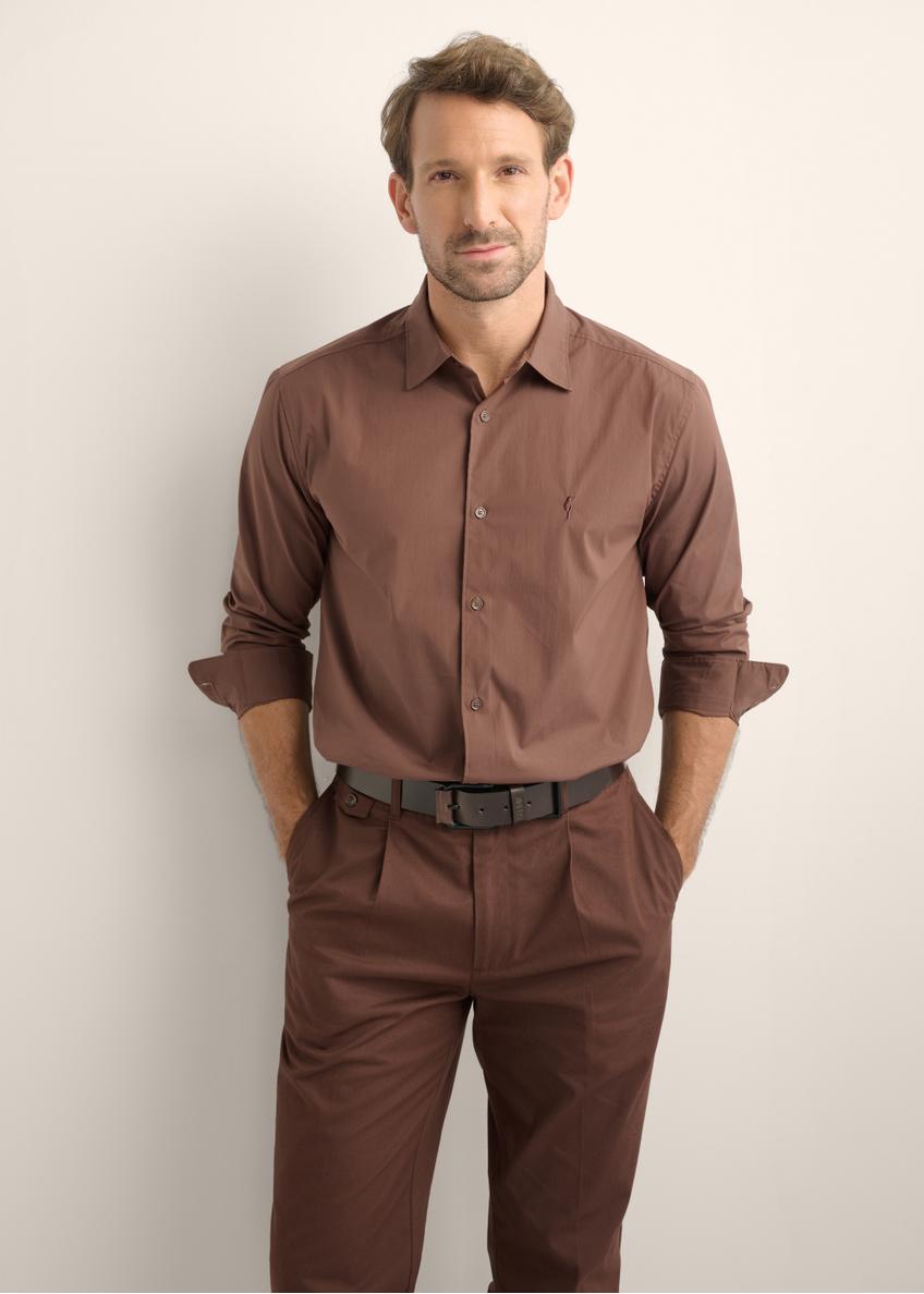Dark brown men's shirt KOSMT-0364-1H(Z26), front view of the product on the model. Half of the silhouette visible.