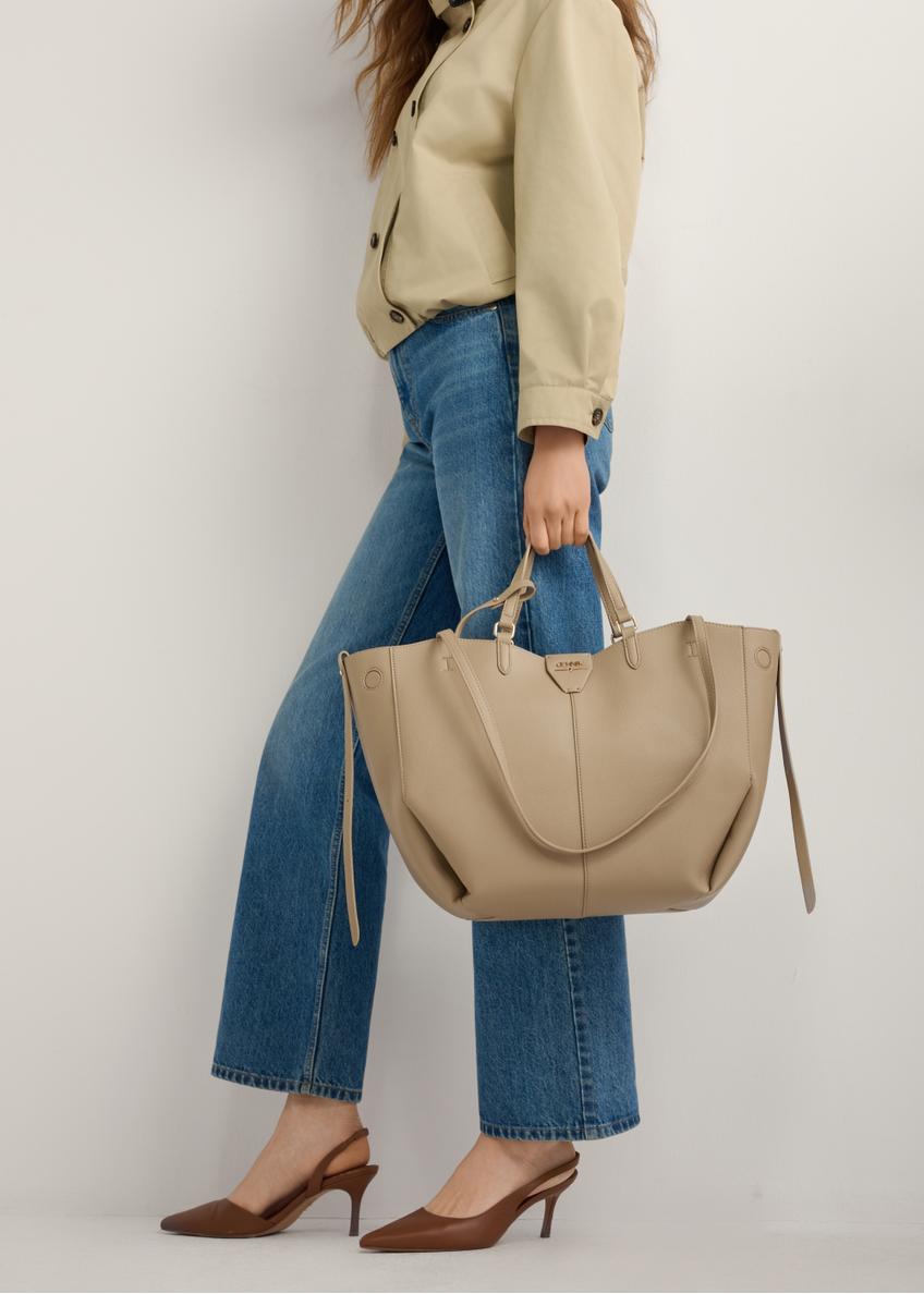 Brown open-heel pumps BUTYD-1078A-1D(W26), side view of the product on the model's feet, against a light background.