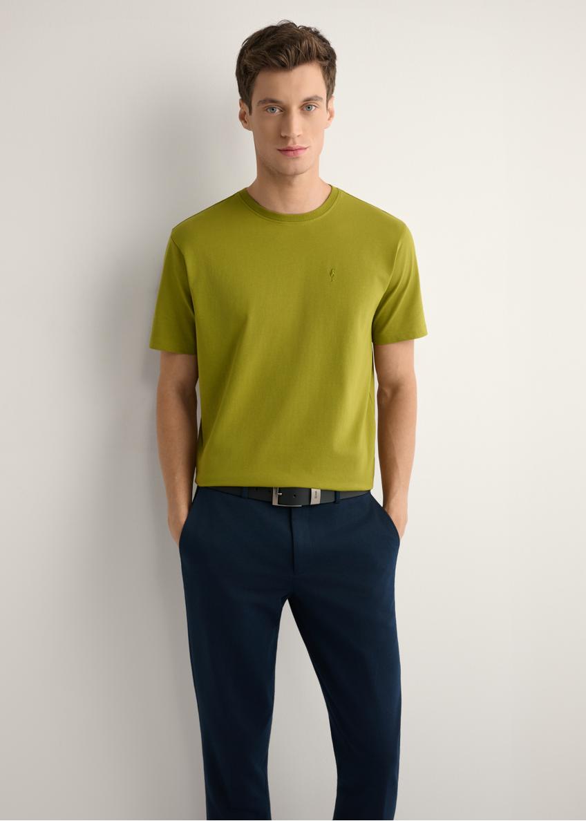 Men's olive T-shirt TSHMT-0120-8E(W26), front view of the product on the model. Half of the silhouette visible.