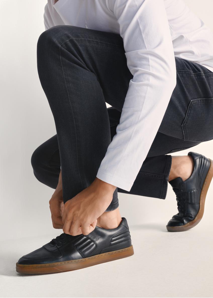 Black men's leather shoes BUTYM-0505-99(Z25), product view on model's feet against a light background.