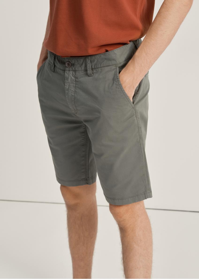 Green men's shorts SZOMT-0024-54(W23)-01