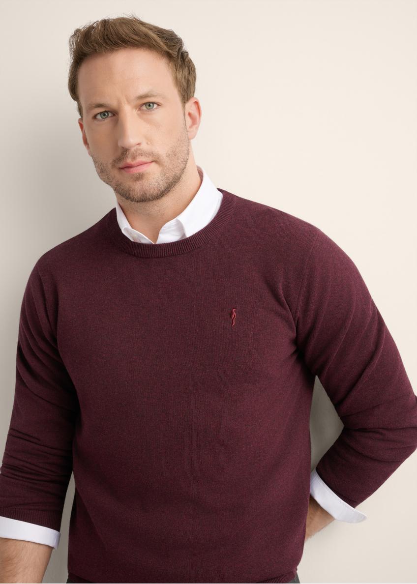 Burgundy cotton men's sweater SWEMT-0114A-4D(Z26), close-up of the product on the model's silhouette.