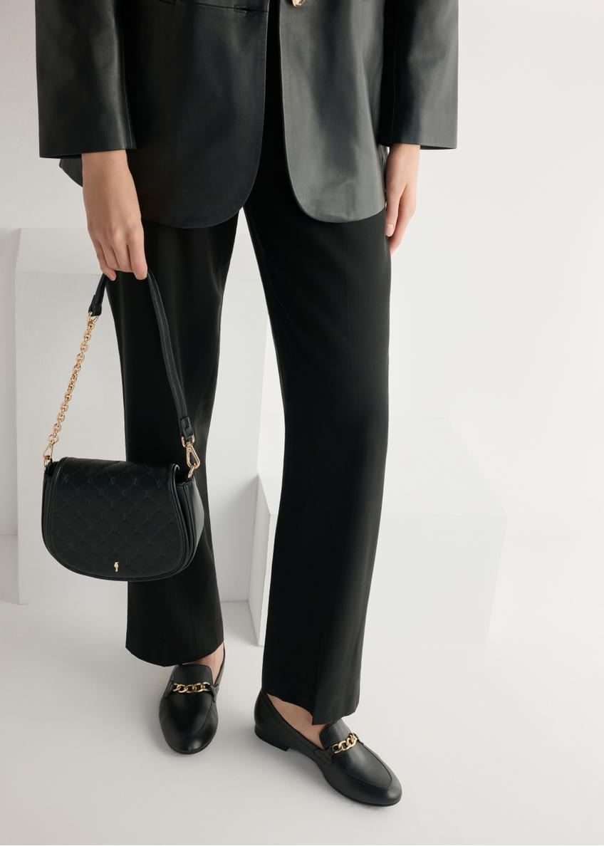 Women's black leather moccasins with chain BUTYD-0914A-99(W26), side view of the product on the model, half of the silhouette visible.