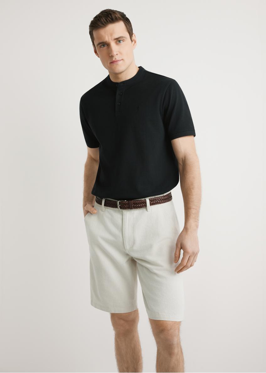 Beige men's shorts SZOMT-0033-1B(W26), front view of the product on the model. Half of the silhouette visible.