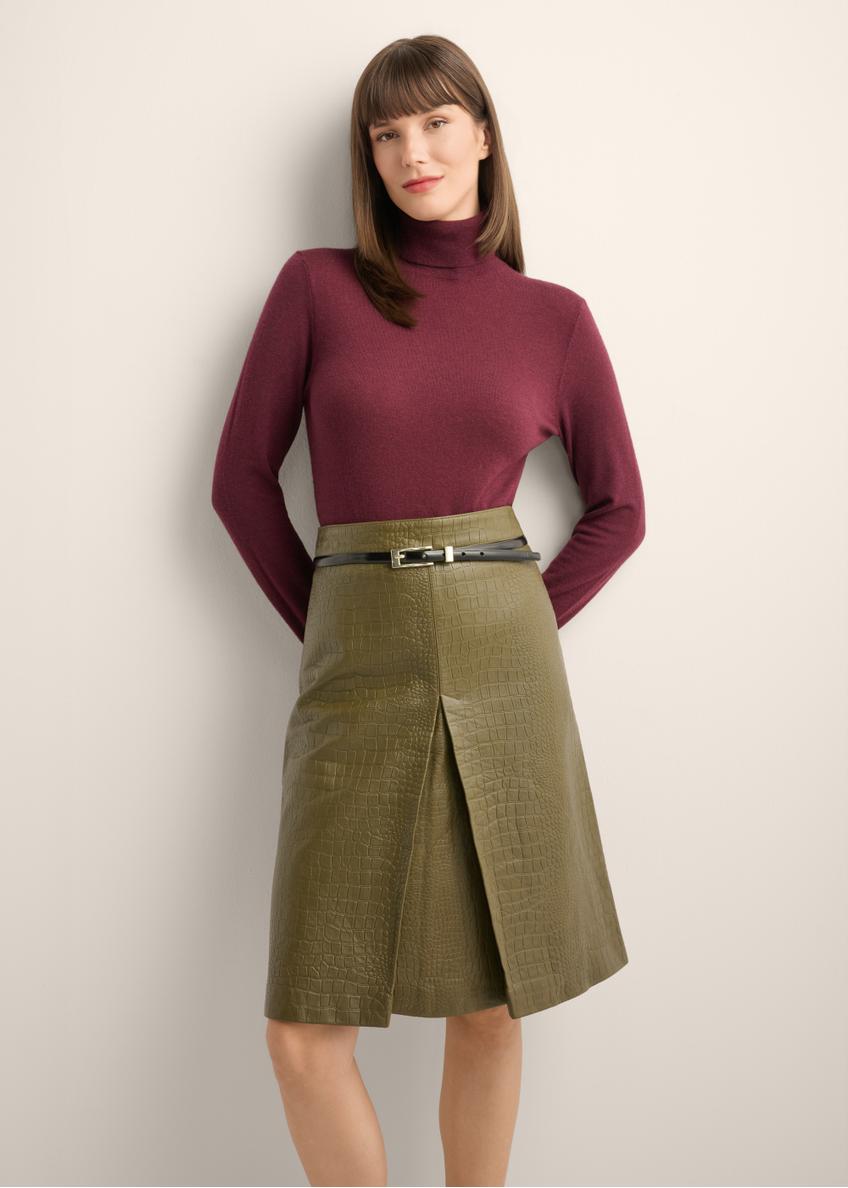 Women's burgundy wool turtleneck SWEDT-0266-4D(Z26), front view of the product on the model. Half of the silhouette visible.