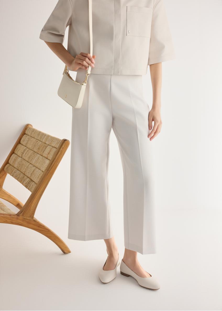 Cream leather women's ballet flats BUTYD-1049B-0B(W26), side view of the product on the model, half of the silhouette visible.