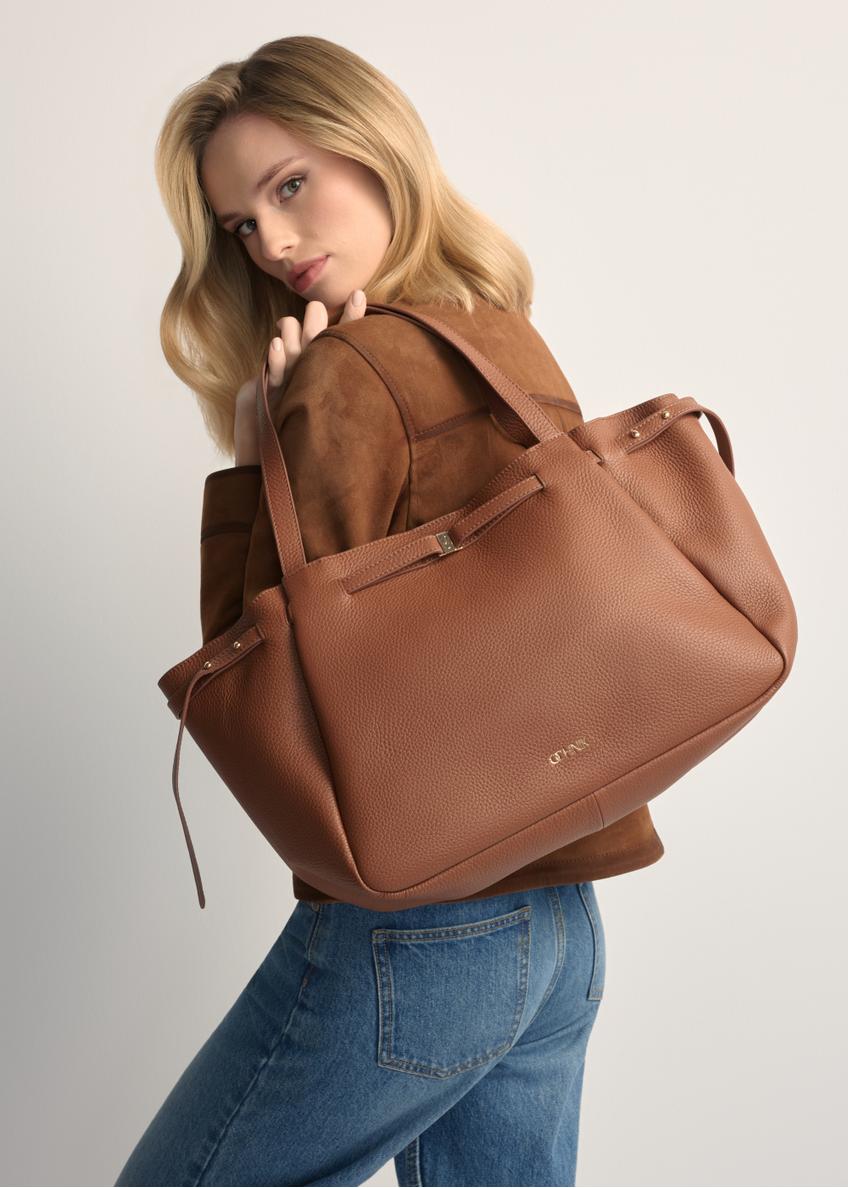 Camel-colored leather shopper bag TORES-1207-1D(W26), product view on model's shoulder. Half of silhouette visible.