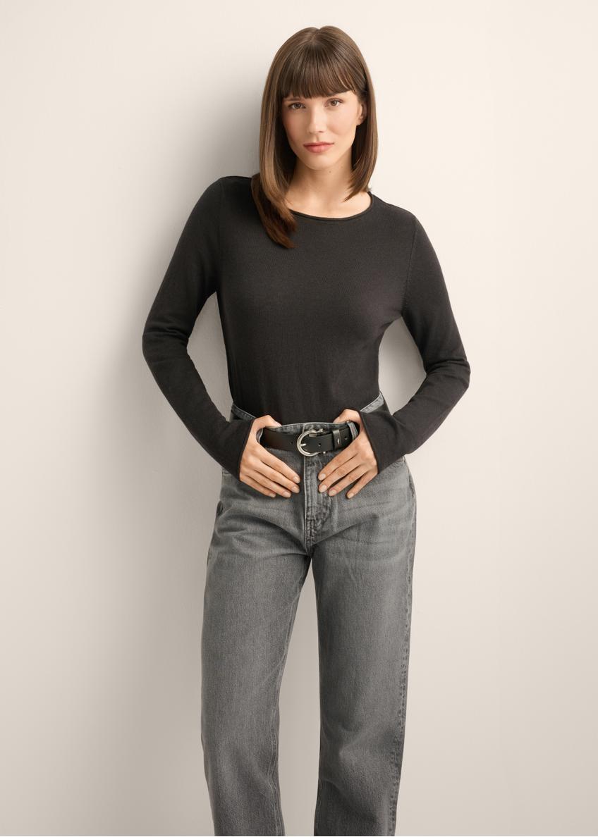 Black women's cashmere sweater SWEDT-0260-99(Z26), front view of the product on the model, half of the silhouette visible.