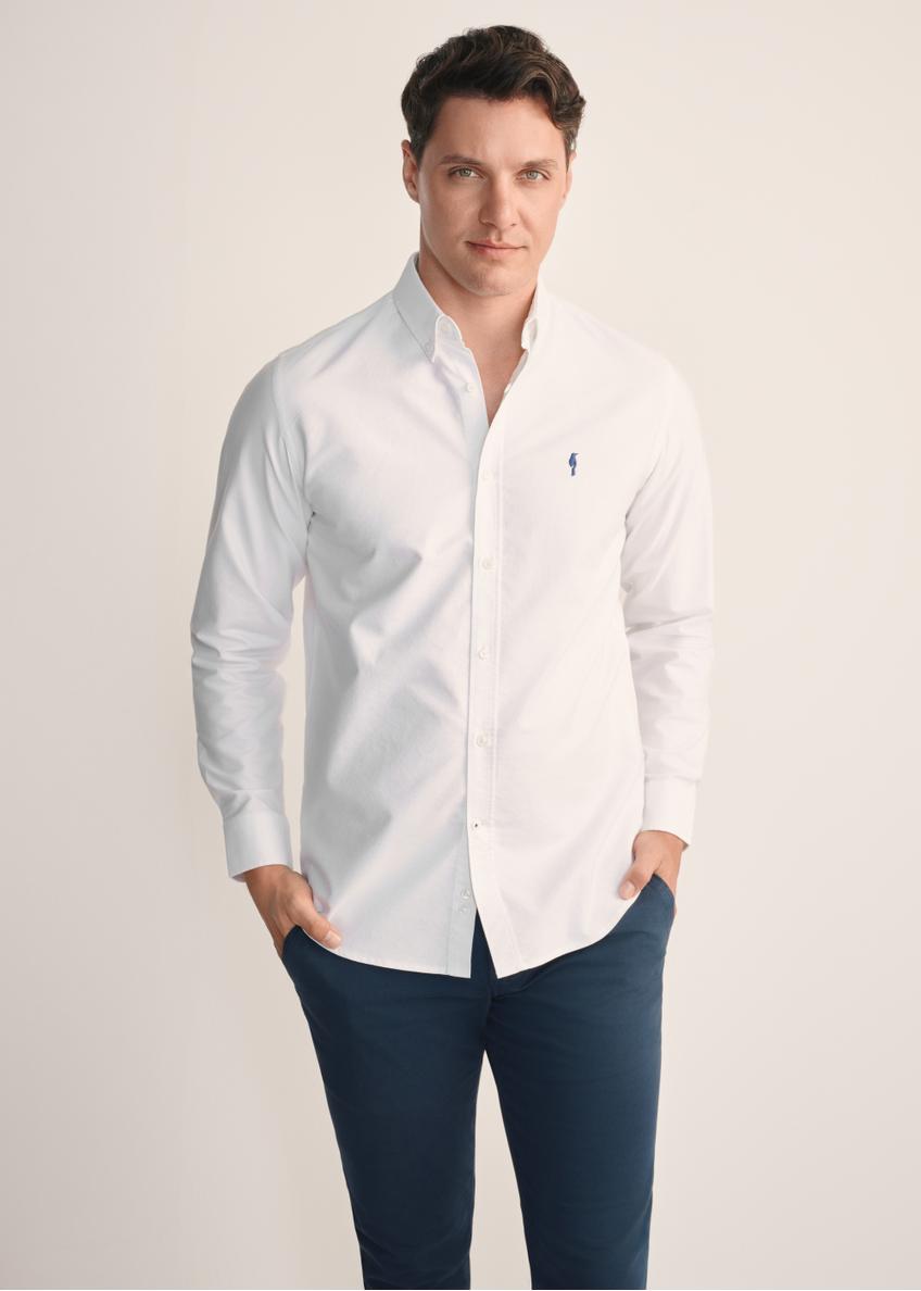 Men's white cotton shirt KOSMT-0346-11(Z25), front view of the product on the model. Half of the silhouette visible.