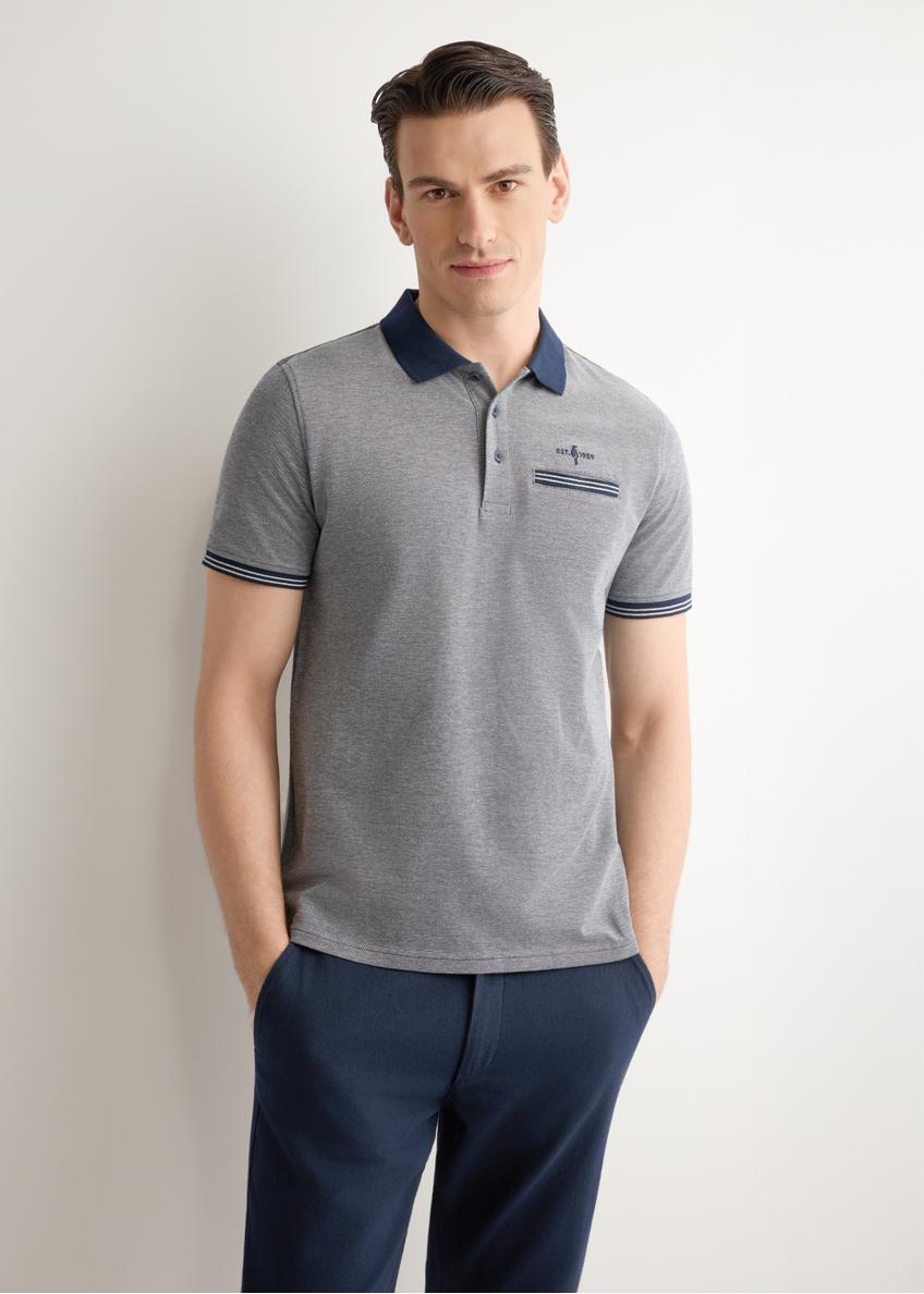 Men's navy blue polo shirt POLMT-0068-7E(W26), front view of the product on the model. Half of the silhouette visible.