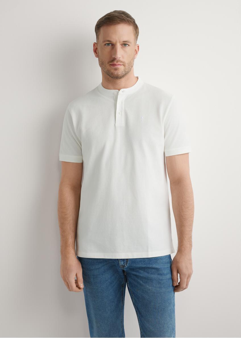 Cream men's polo shirt POLMT-0061-0B(W26), front view of the product on the model. Half of the silhouette visible.