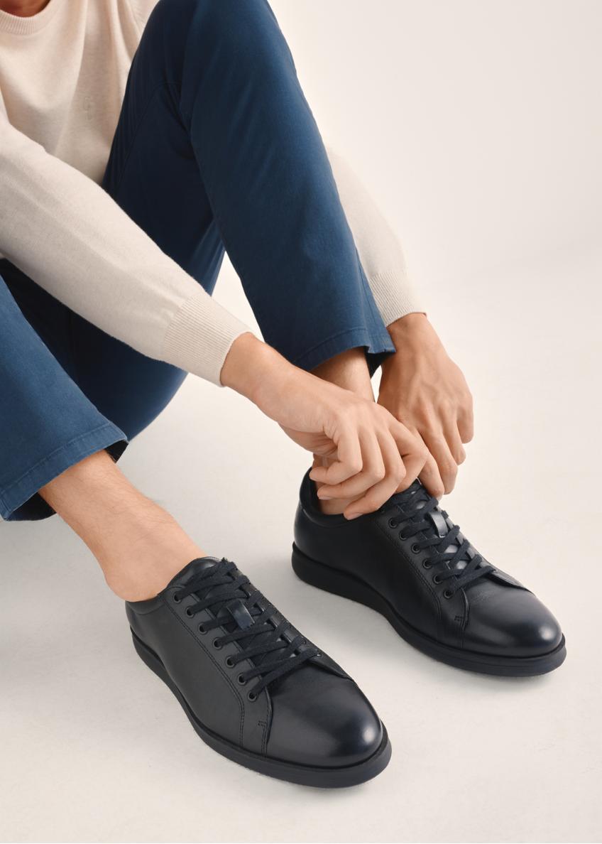 Black men's leather shoes BUTYM-0513-99(Z25), product view on model's feet against a light background.