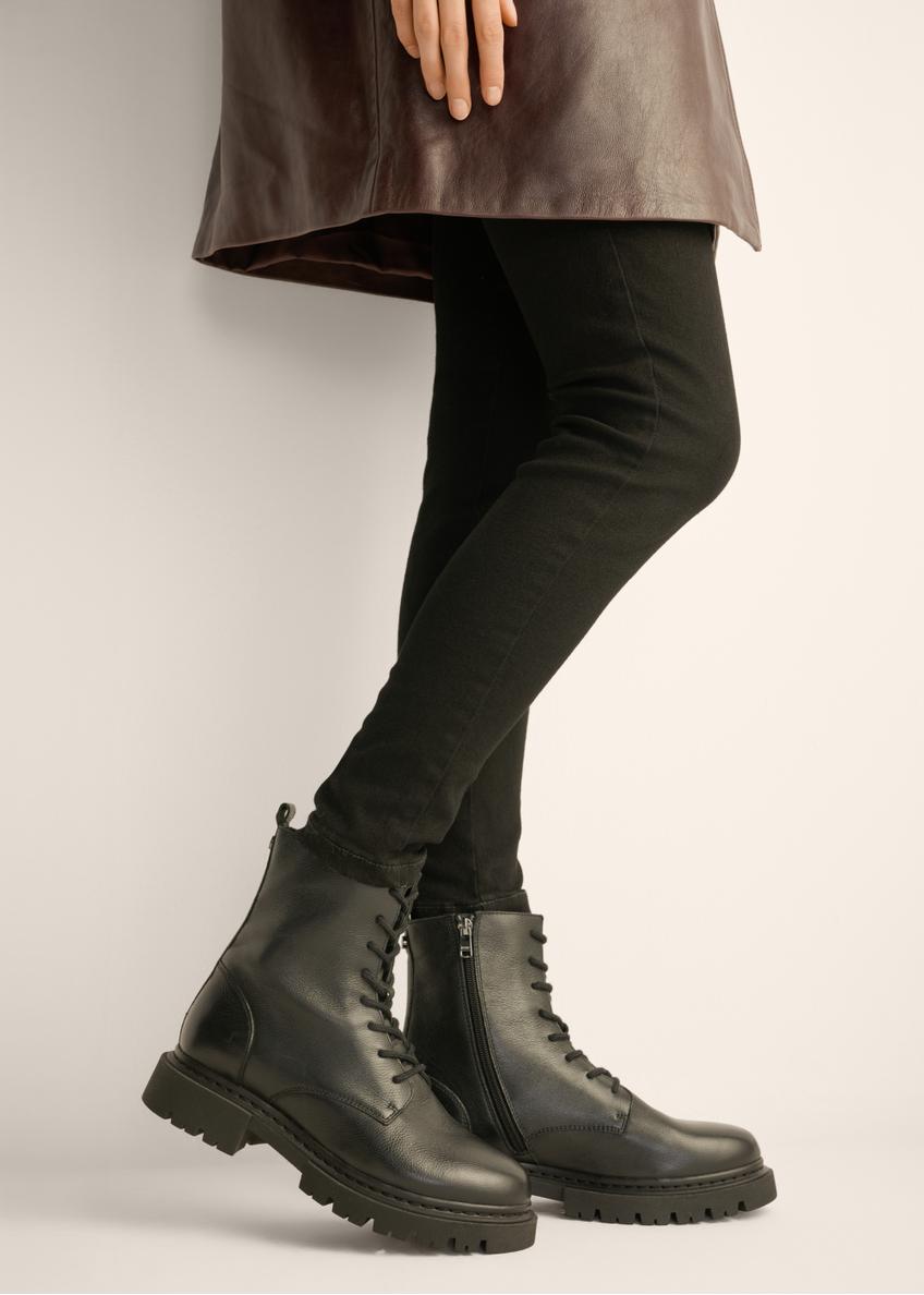 Women's leather ankle boots in black BUTYD-1297-99(Z26)