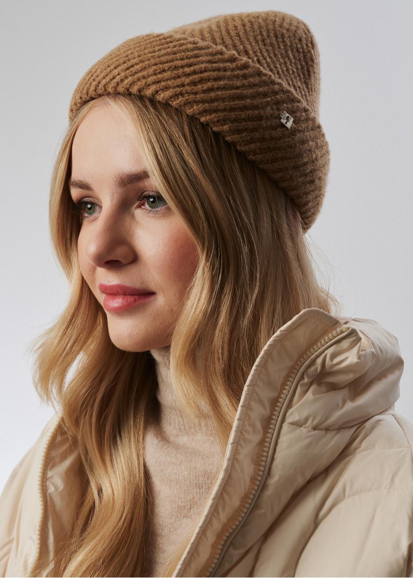 Women's beige winter cap CZADT-0164-82(Z23)-01