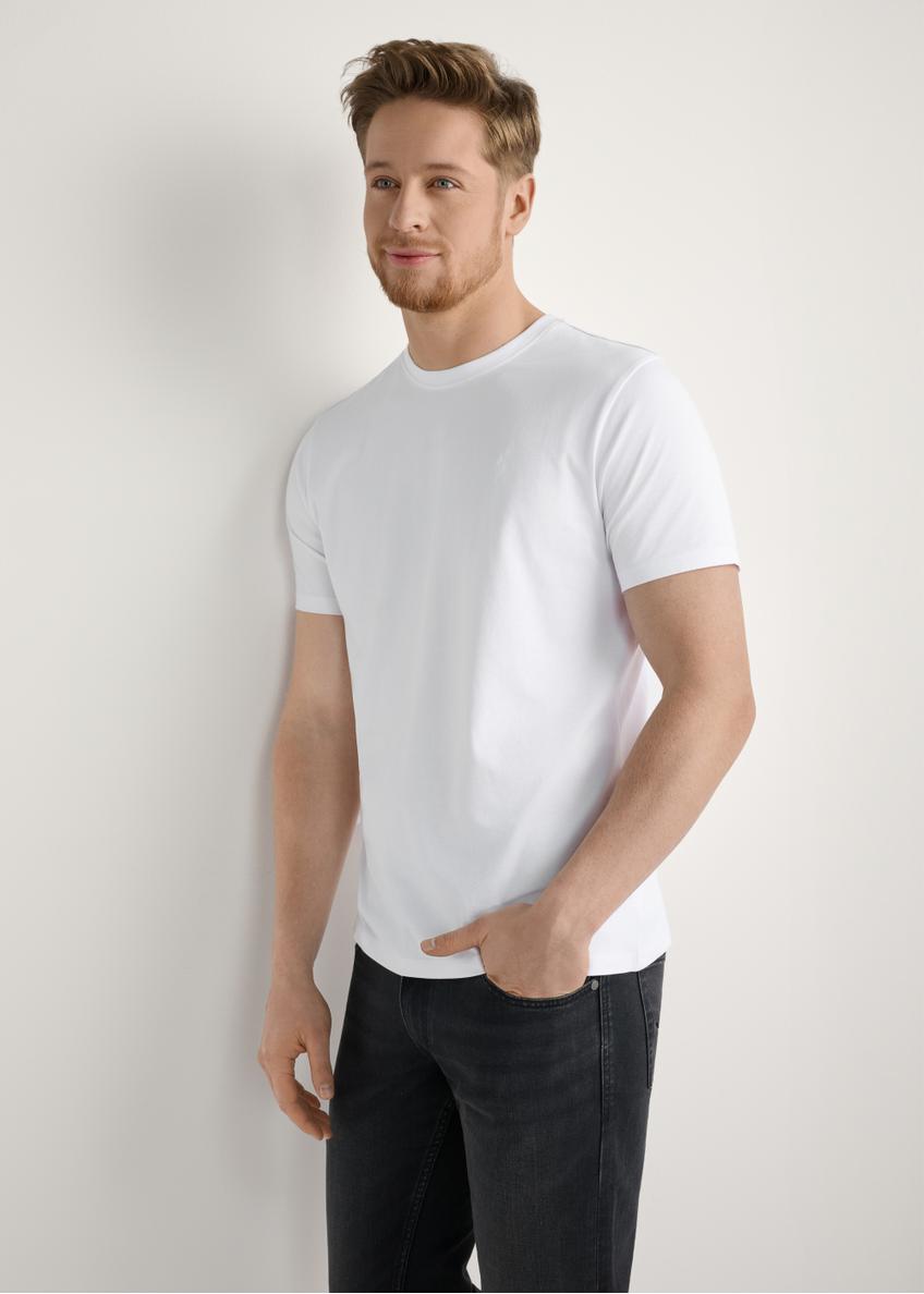 Men's white T-shirt TSHMT-0120-0B(W26), front view of the product on the model, half of the silhouette visible.