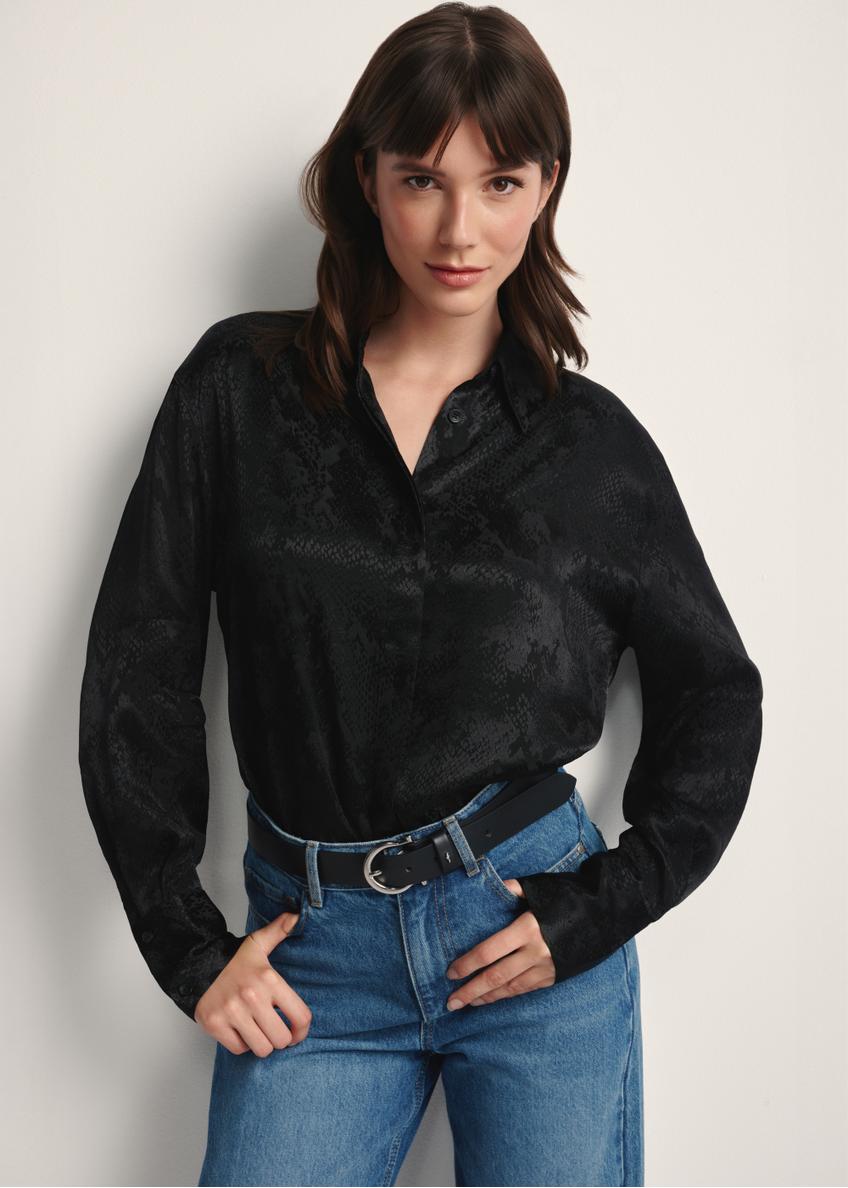 Women's black shirt with animal print KOSDT-0174-51(Z25), front view of the product on the model. Half of the silhouette visible.