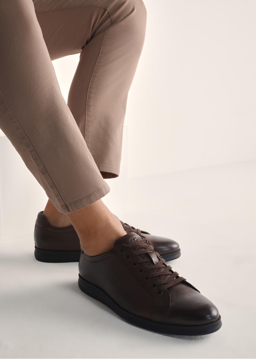 Brown men's leather shoes BUTYM-0513-89(Z25), product view on model's feet against a light background.