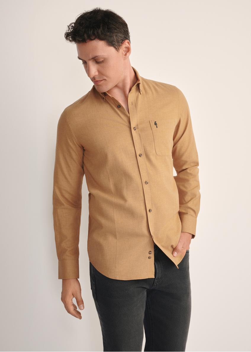 Men's shirt in camel color KOSMT-0299A-24(Z25), product view from the front on the model, half of the silhouette visible.