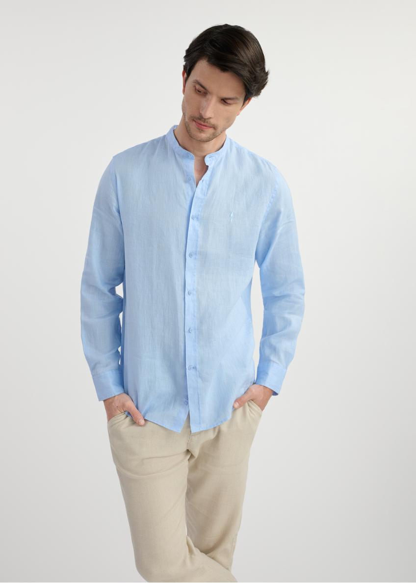 Blue linen men's shirt KOSMT-0337-60(W25) - front view of the product on a model on a white background. Half of the silhouette visible.