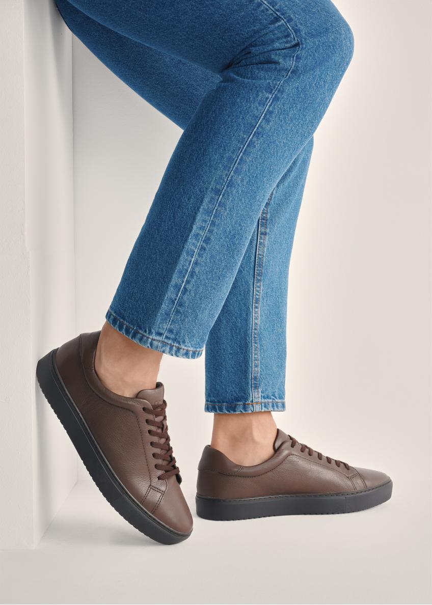 Brown leather sports shoes BUTYM-0503-89(Z25), product view on model's feet against light background.