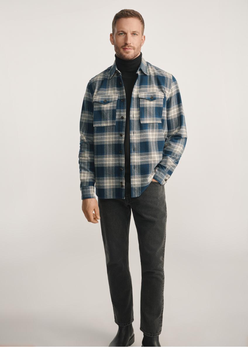 Men's checkered shirt KOSMT-0343-68(Z25), product visible from the front on the model, the entire silhouette is visible.