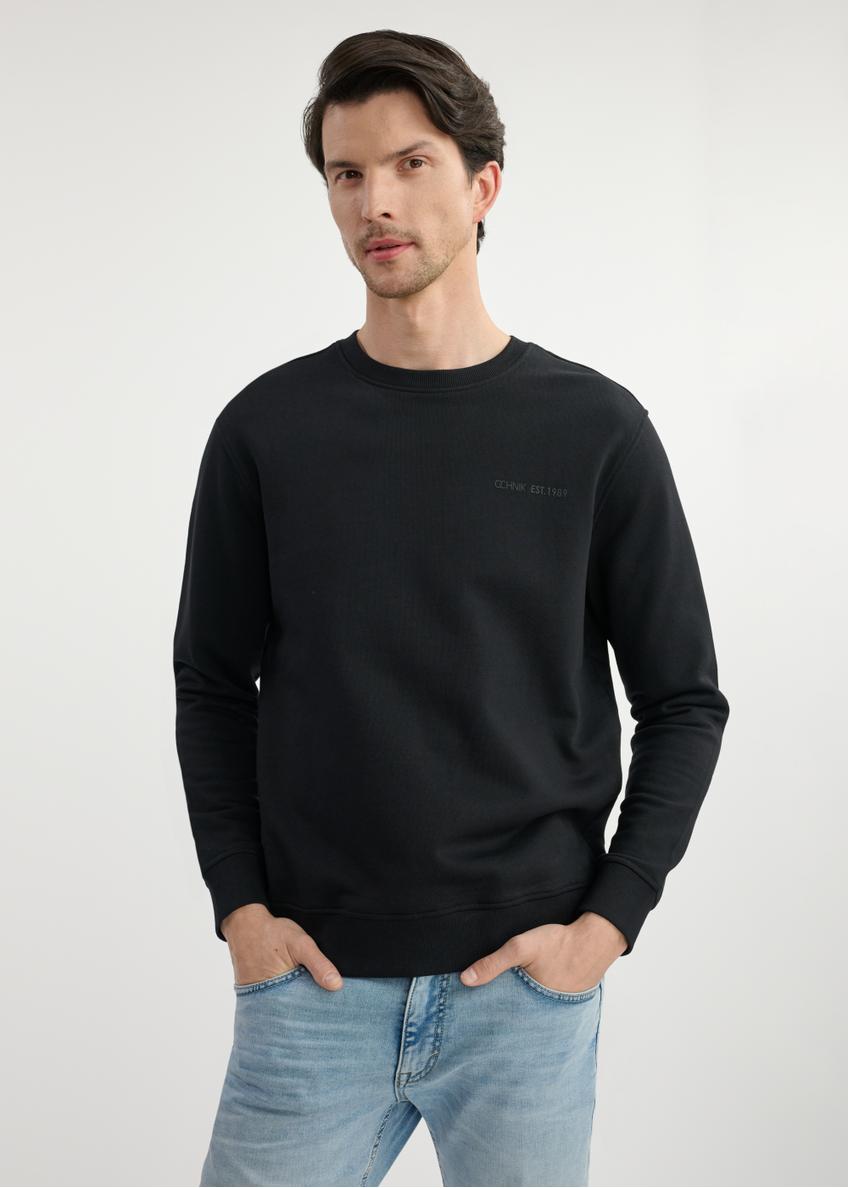 Black men's sweatshirt without hood BLZMT-0070-99(W25) - front view on the model on a white background. Half of the silhouette visible.