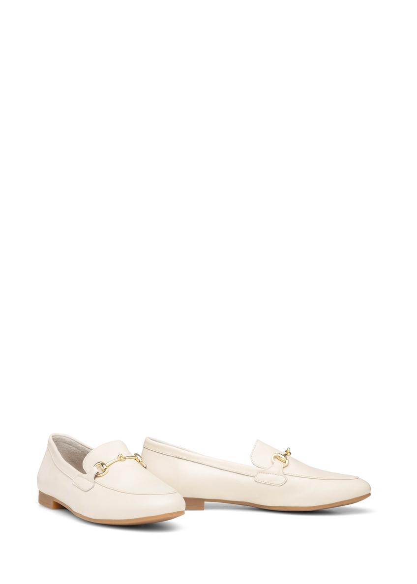 Women's cream leather moccasins with buckle BUTYD-0916A-0B(W26), diagonal product view on white background.